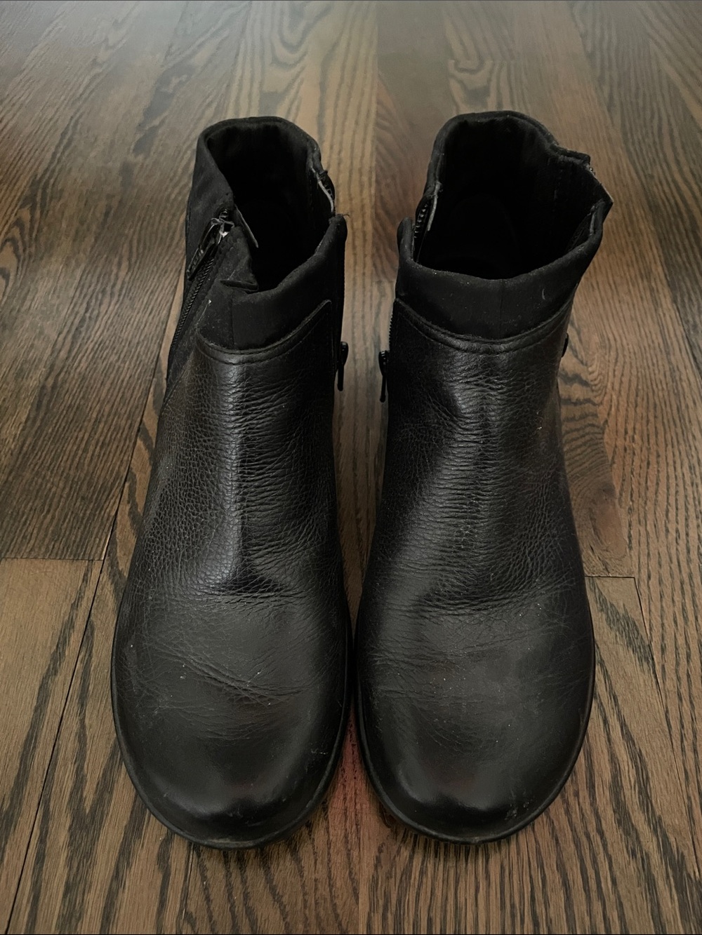 Easy Spirit Black Leather Ankle Booties with Side Zip